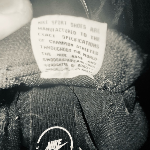 Black Nike - Picture 3 of 5